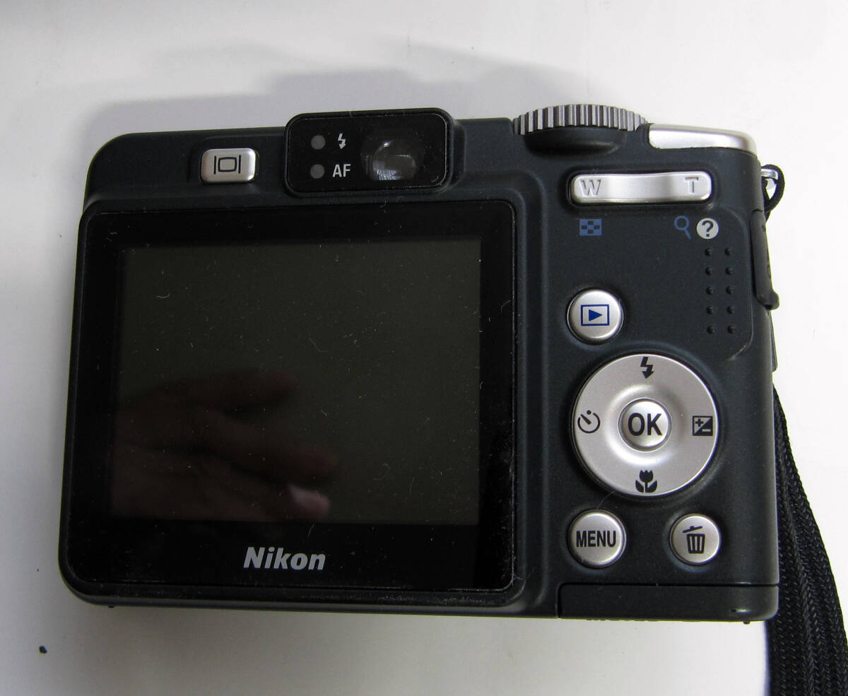 Nikon COOLPIX P50　単三使用_画像4