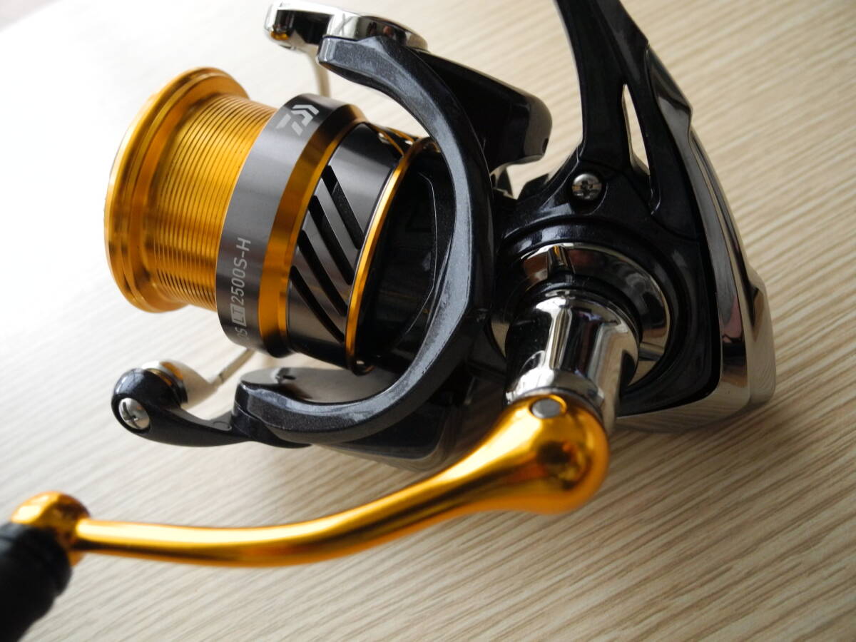 ダイワ１ 20 レブロス LT 2500S-H　　　DAIWA 20 REVROS LT 2500S-H　　　　　◆ 極 美 品 ◆