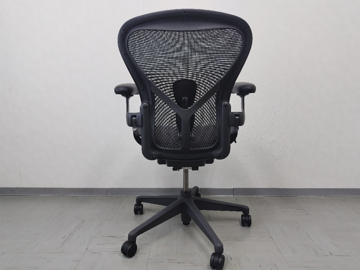 【2021年製・美品】Herman Miller ハーマンミラー アーロンチェア リマスタード Bタイプ 26万 レザーアームパッド DC-1キャスター  の画像4