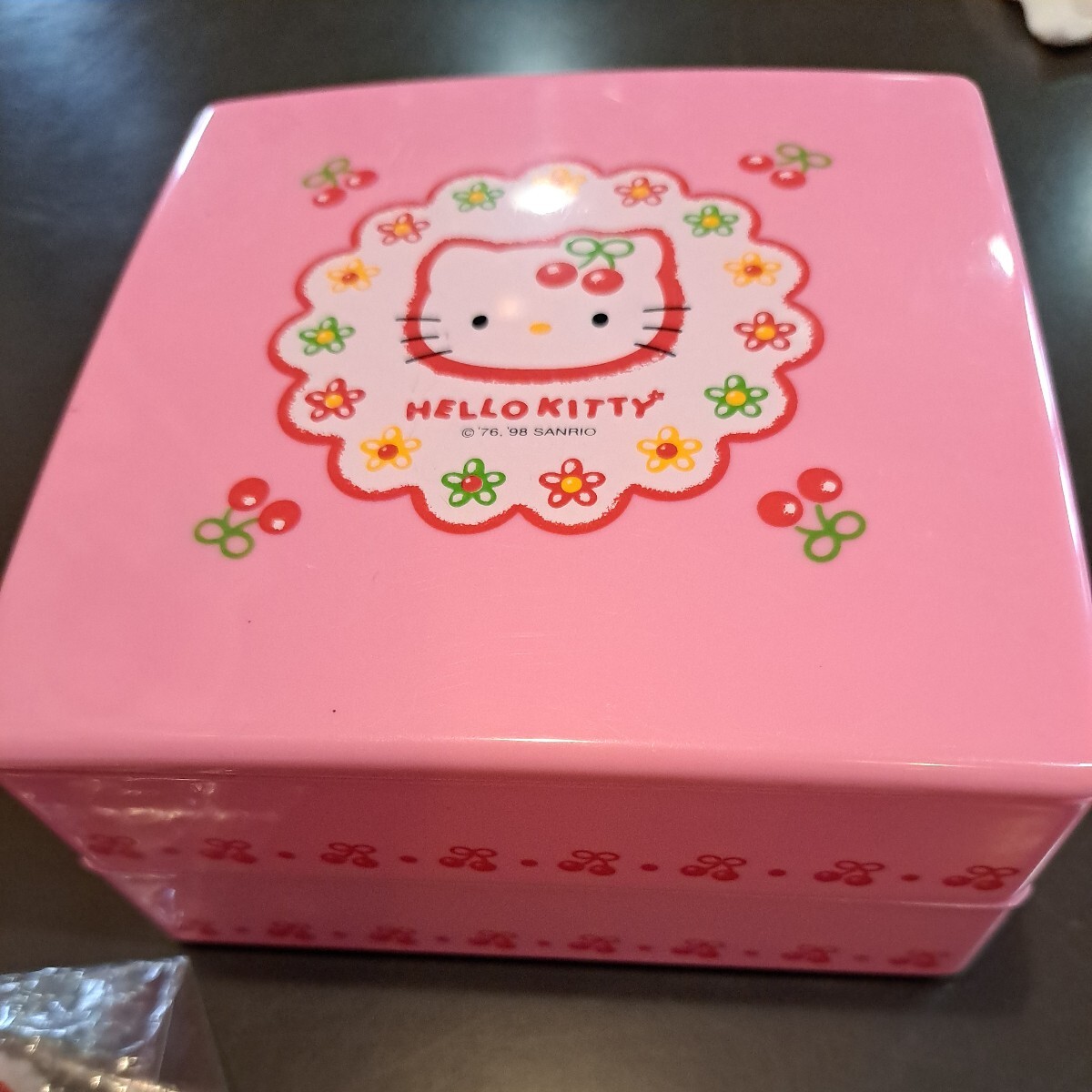 HELLO KITTY キティ キティちゃん 平成レトロ お重箱 ダニエルズCDショップ リップ型金平糖 未開封 レア ぬいぐるみキーホルダー の画像2