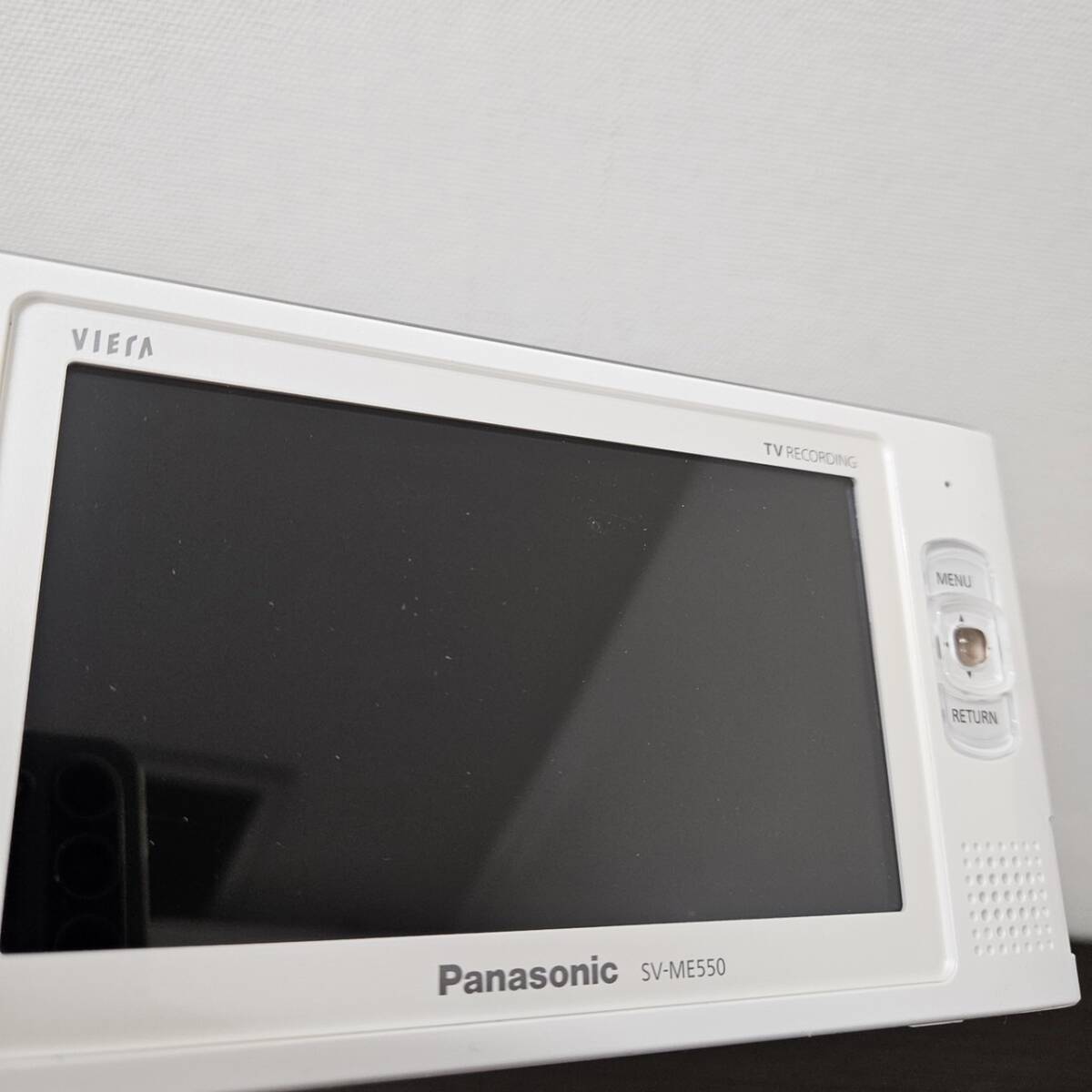 送料600円～ ジャンク 通電のみ確認済み Panasonic SV-ME550 パナソニック ポータブルワンセグテレビ 防水TV 製造番号FX1BA001570の画像3