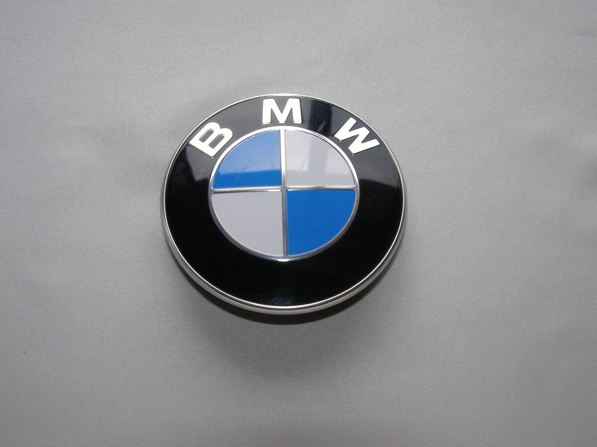 BMWエンブレム　フロントボンネット82mm ,リヤトランク74mm 2014年　F30から取り外しました _画像5