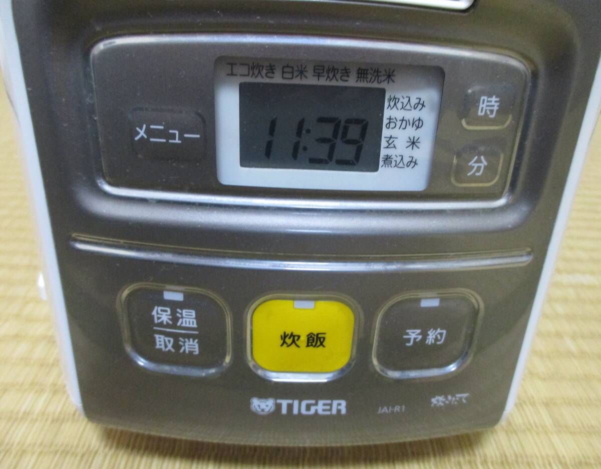 マイコン炊飯ジャー TIGER/タイガー 3合炊き JAI-R551(W) 炊飯器 一人暮らしにも 新生活_画像2