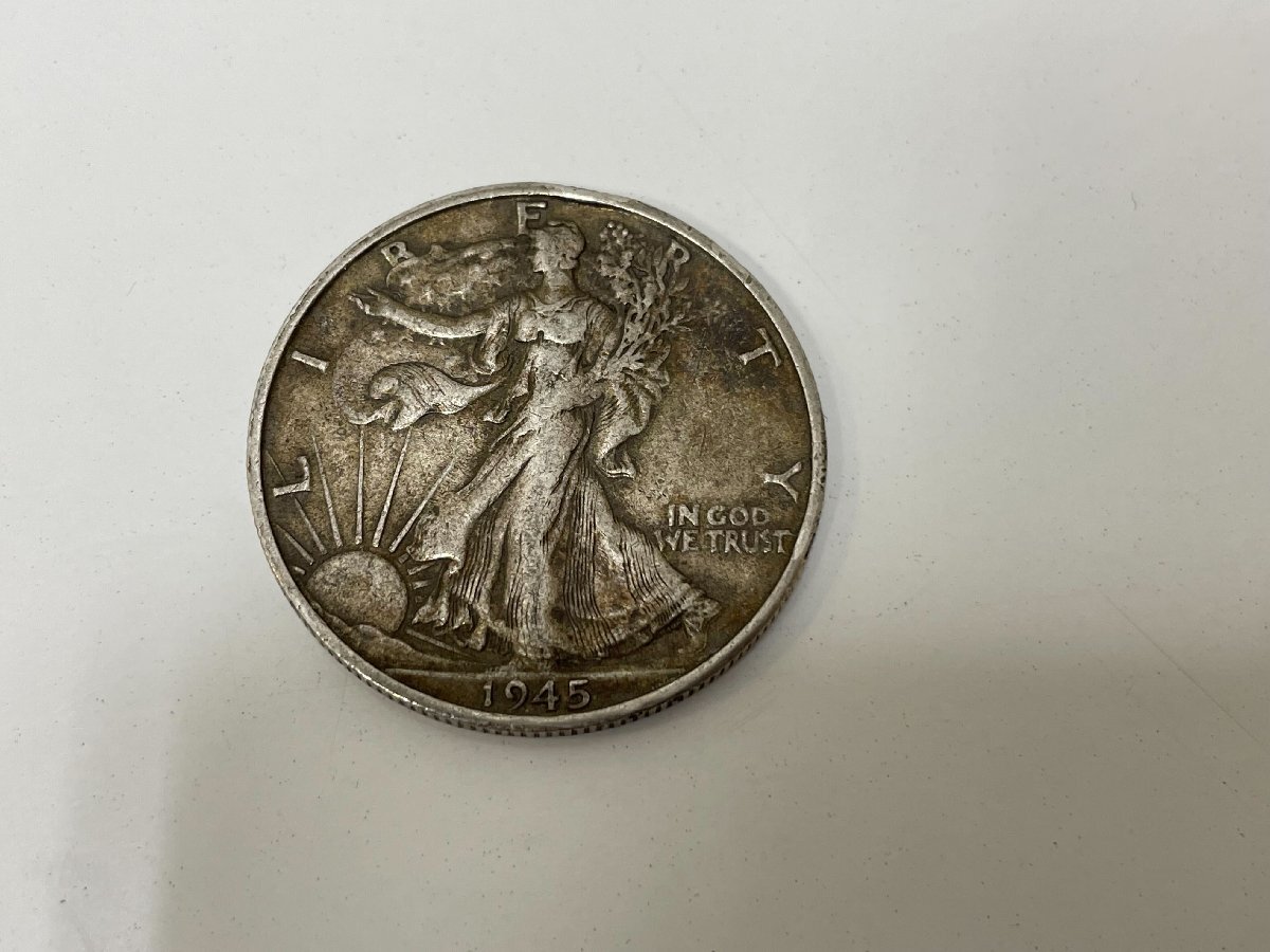 【M67485】古銭 外国銭 アメリカ 1945 ハーフダラー リバティコイン アンティーク コレクションの画像1