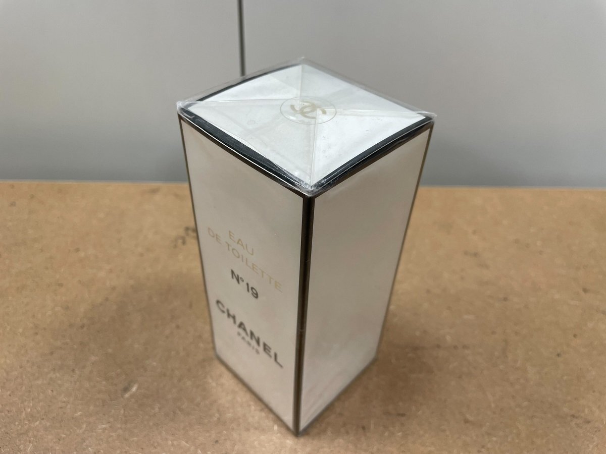 【J69298】CHANEL №19 EAU DE TOILETTE シャネル 200ml 元箱付 未開封 経年保管品の画像3