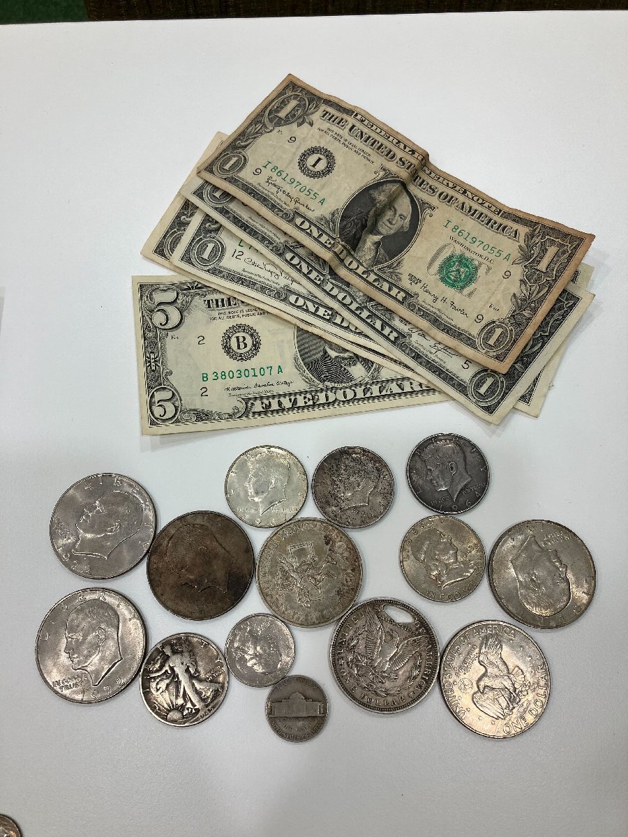 【Q45353】1.9Kg↑ 外国銭 まとめ アメリカ銀貨、メキシコ銀貨、ドル紙幣等 現状品の画像1