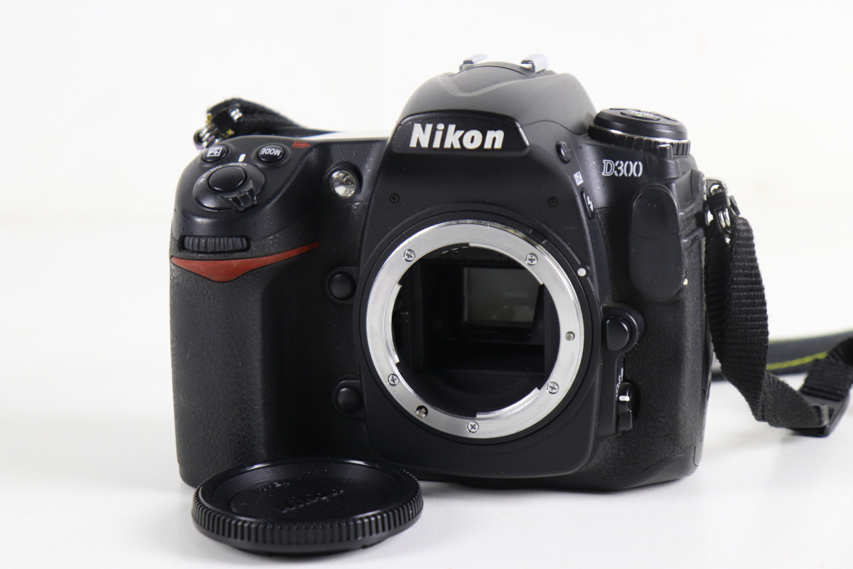 Nikon D300 ニコン デジタルカメラ 一眼レフデジタルカメラ デジタル一眼 マニュアルフォーカス ボディ 012JSNJO41の画像1