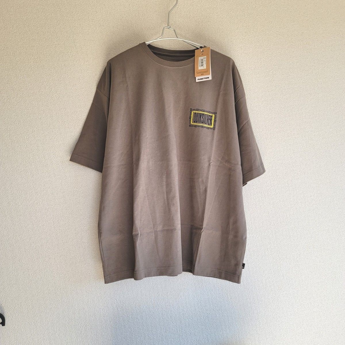 【新品】クイックシルバー (QUIKSILVER) スポーツ　メンズTシャツ　Tシャツ　夏Tシャツ　サーファーTシャツ　L