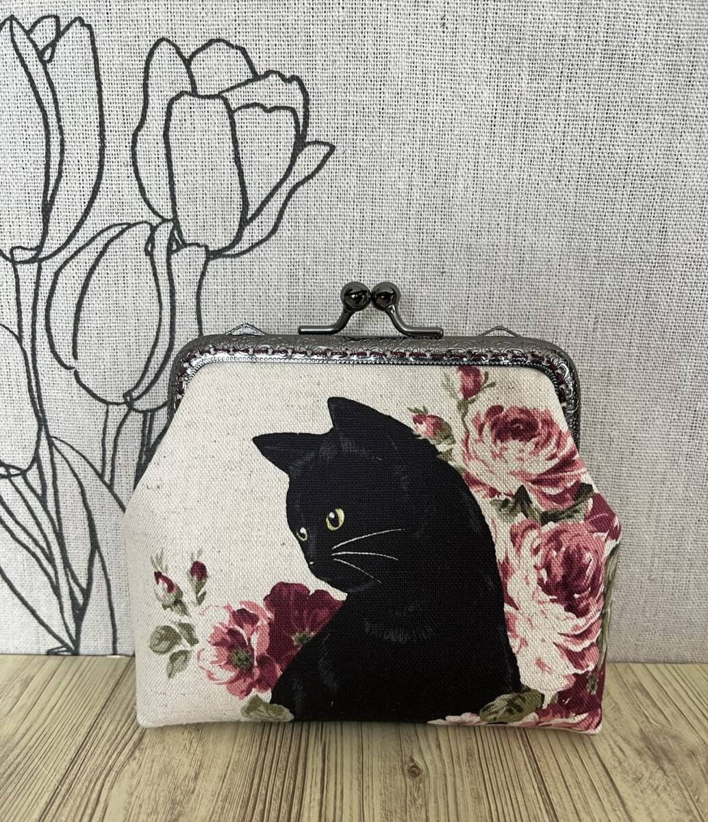 がま口 / ポーチ/ 財布 / 小物入れ / ハンドメイド ☆ 黒猫&薔薇・生成り