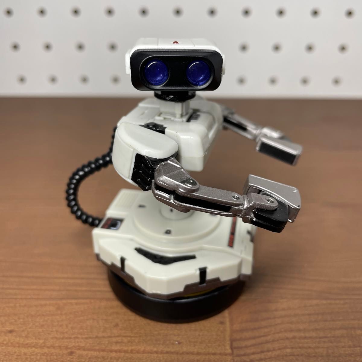 海外限定カラー ロボット R.O.B アミーボ amiibo 大乱闘スマッシュブラザーズシリーズ