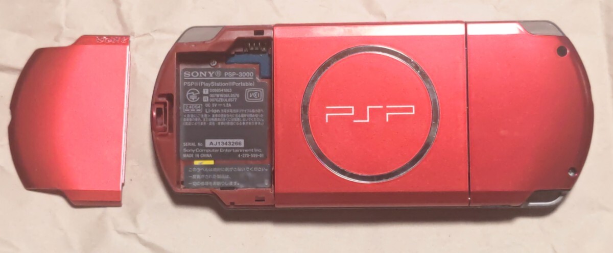 PSP 中古 プレイステーションポータブル PSP-3000 ラディアント・レッド 動作品 バッテリー欠品 ＋ ソフト2本の画像3