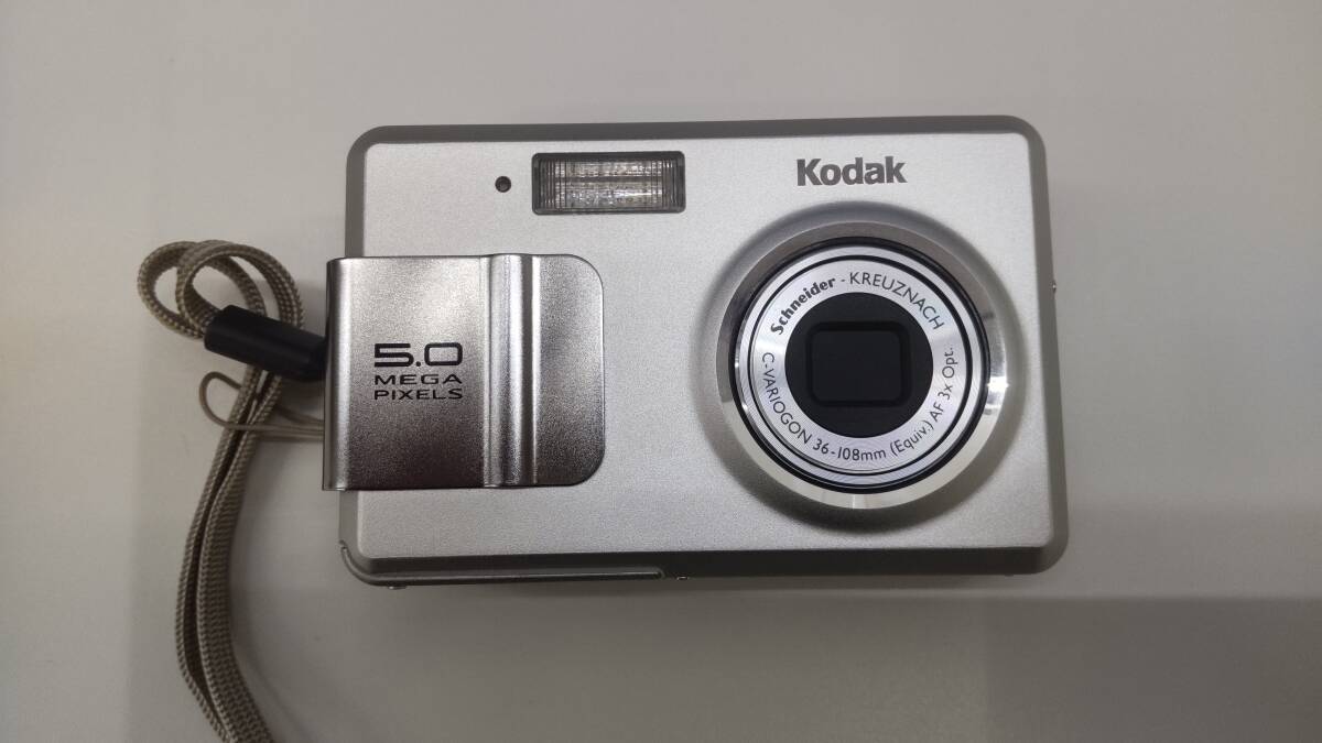 556　★ Kodak コダック Schneider-KREUZNACH C-VARIOGON 36-108mm コンパクトデジタルカメラ デジカメ 〇動作未確認_画像1