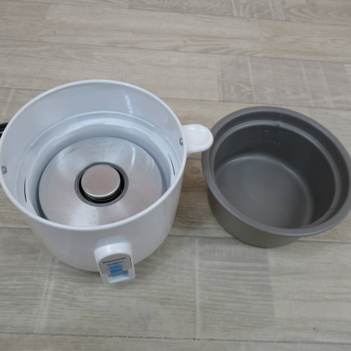 4064PB24【美品】パナソニック 炊飯器 1.5合 1人用炊飯器 自動調理鍋 ミニクッカー ホワイト SR-MC03-W_画像8