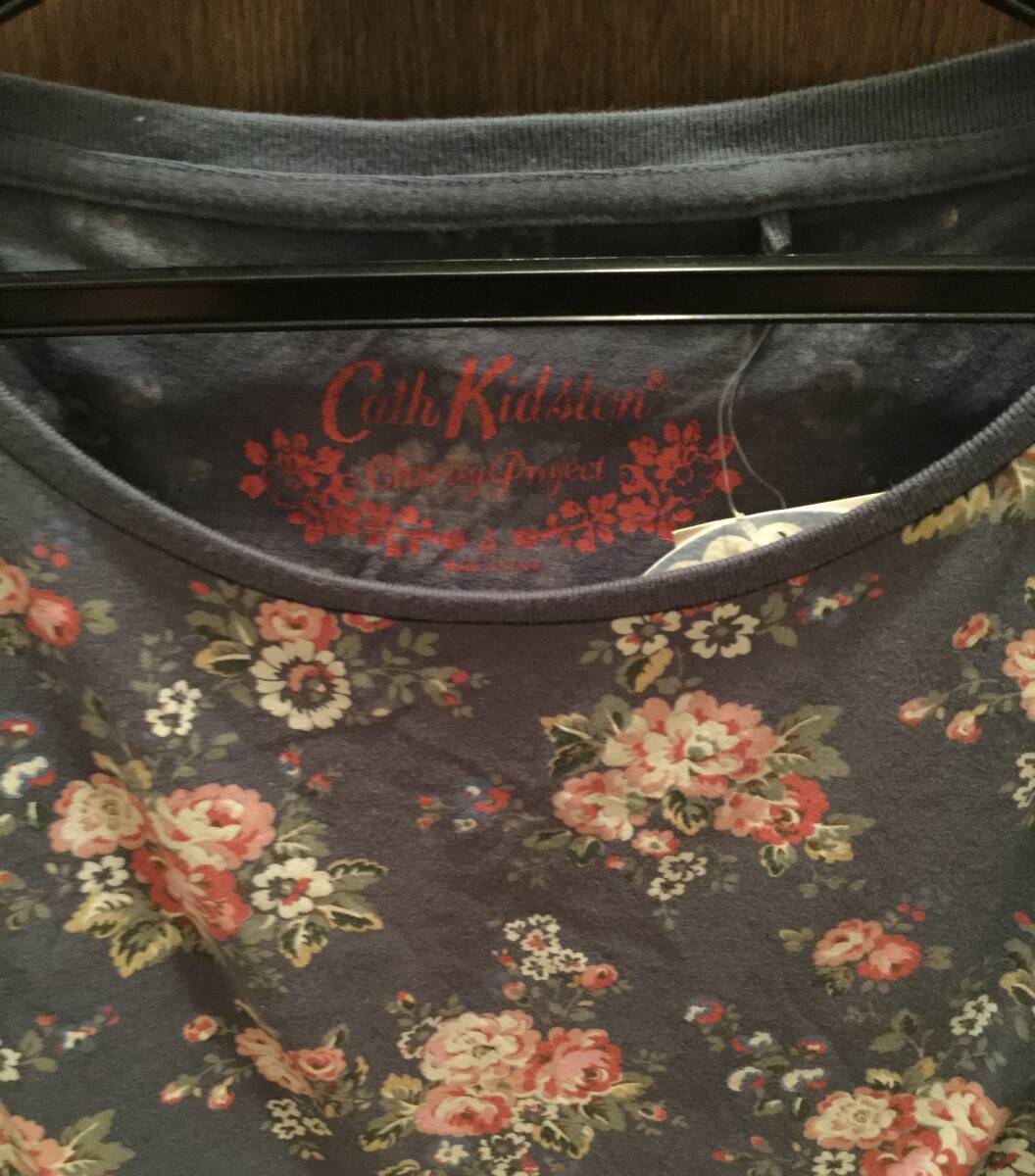 Cath kidston × ユニクロ コラボ Tシャツ 半袖 Sサイズ (キャスキッドソン)花柄総柄_画像2