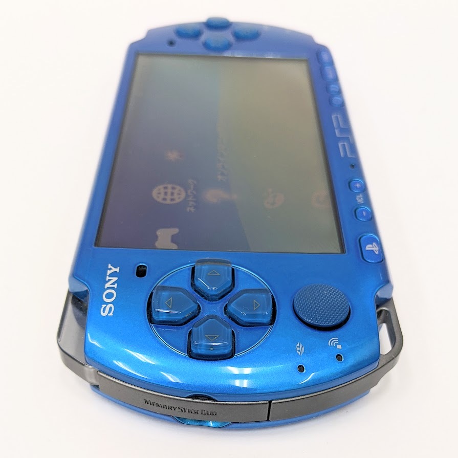 【17153】PSP-3000 SONY ソニー　プレイステーションポータブル 通電確認済 初期化済 本体 バッテリーパック3.6V/1200ｍAh付き_画像3