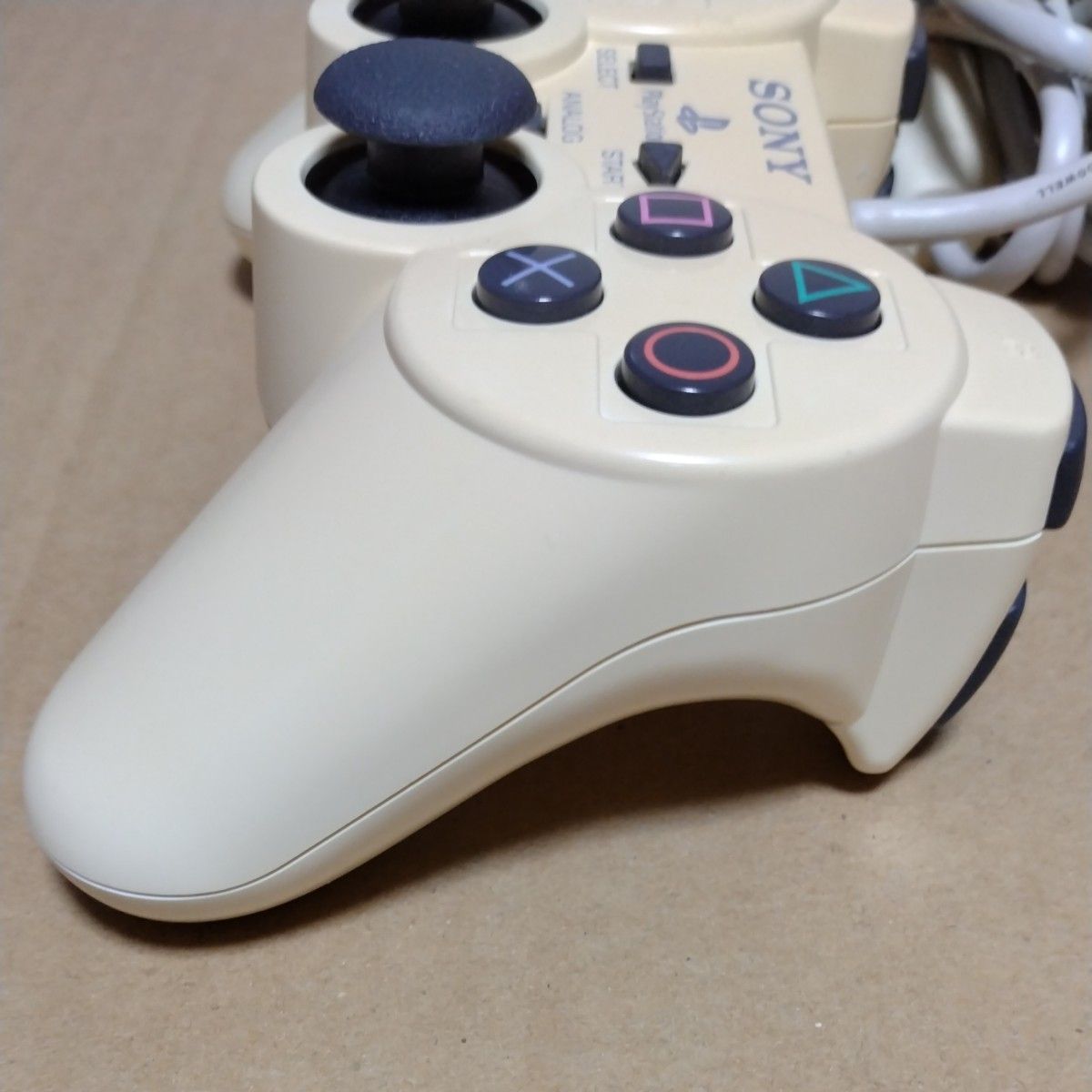 【PS2】 アナログコントローラー　DUALSHOCK2　セラミック・ホワイト　デュアルショック2　SCPH-10010CW