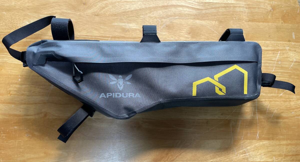 APIDURA(apite.la) frame bag 4.5L one owner used * beautiful goods // free shipping 