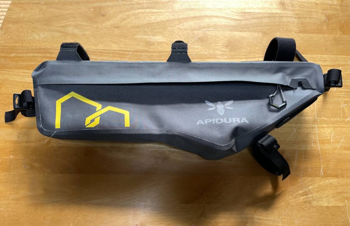 APIDURA(apite.la) frame bag 4.5L one owner used * beautiful goods // free shipping 