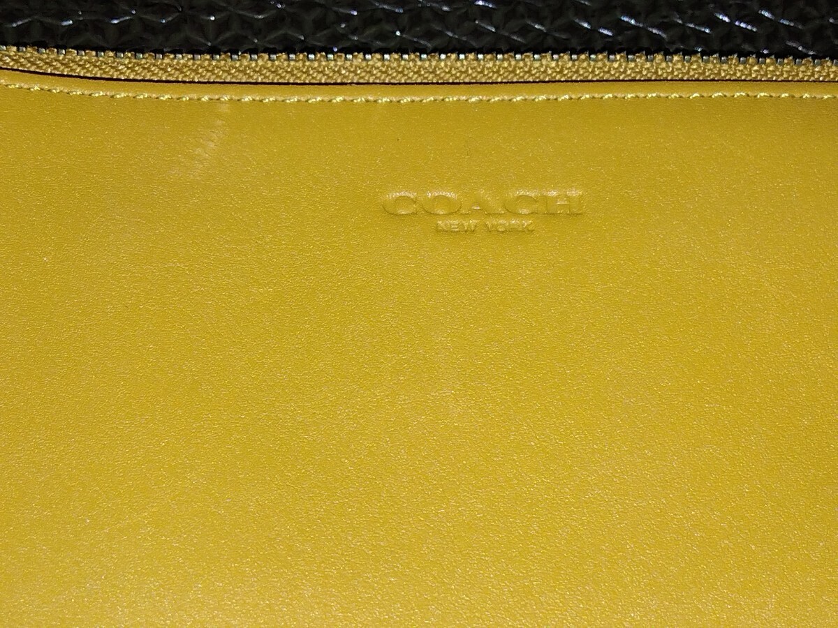 ☆COACH コーチ 54750 イエロー系 ポーチ レザー縦 約10cm×横 約20cm×底部分のマチ約5cm取っ手約30㎝ 未使用品☆の画像2