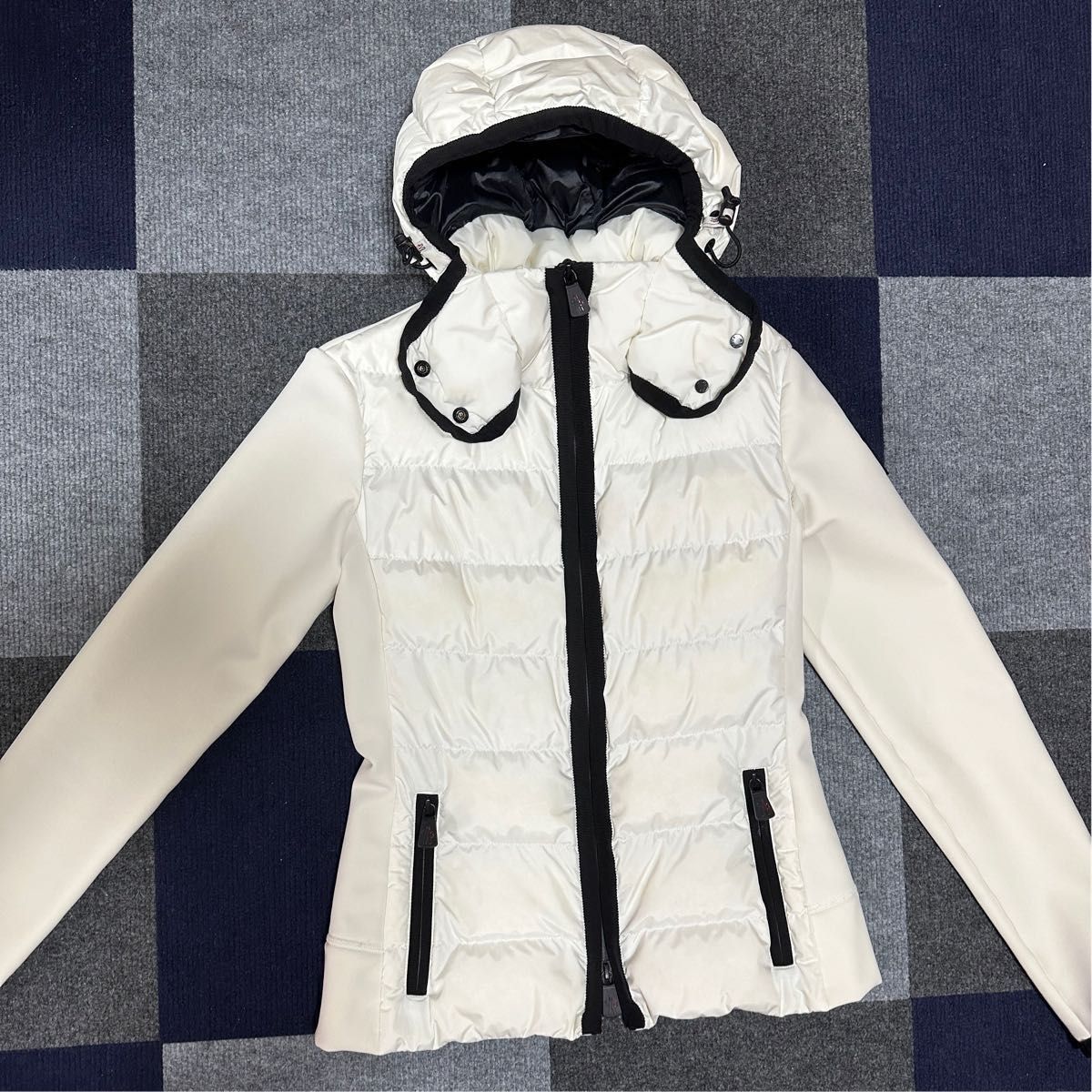 MONCLER ダウンジャケット　完売品