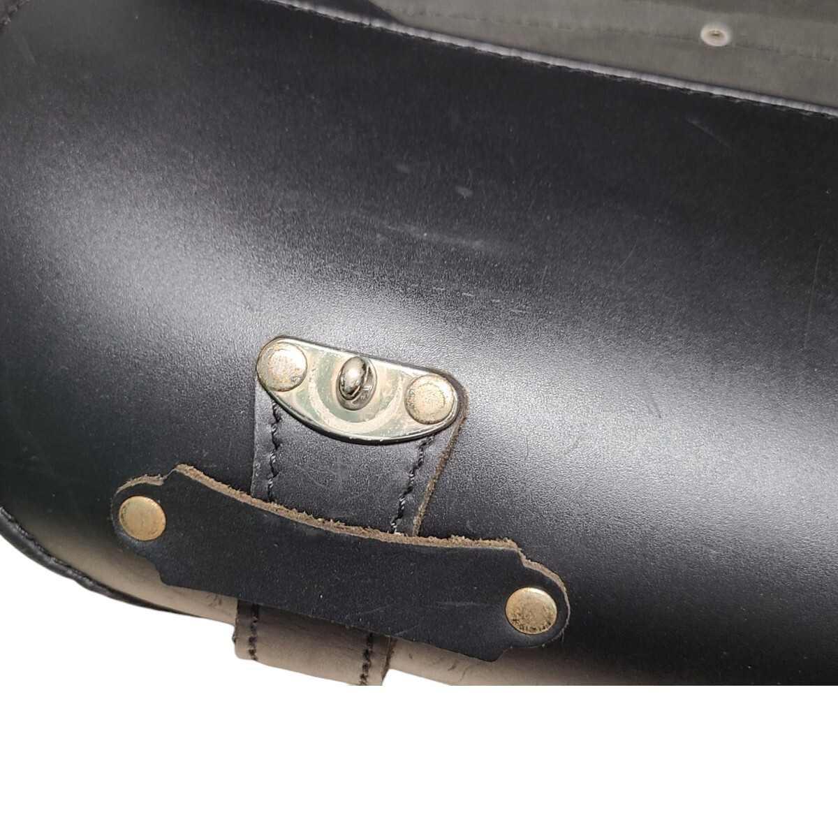 デグナー 本革サイドバッグ シーシーバーバッグ ツールバッグ 留め具欠品 補修ベース ヤレ有り ハーレー アメリカン カスタム ツーリングの画像6