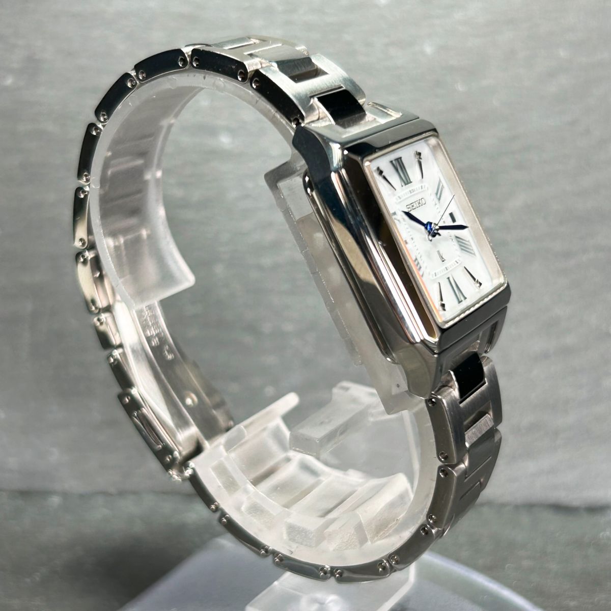美品 SEIKO セイコー LUKIA ルキア SSVW159 腕時計 電波ソーラー アナログ カレンダー ステンレススチール フルオートカレンダー シルバーの画像5