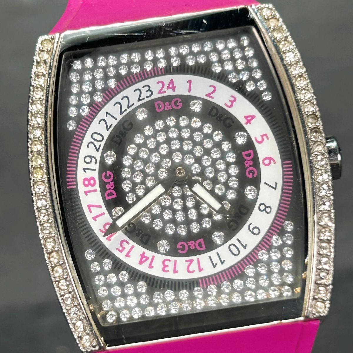 D &amp; G Dolce &amp; Gabbana Athestone Watch Quartz Аналоговая нержавеющая сталь розовая полоса Новая замена батарея была подтверждена