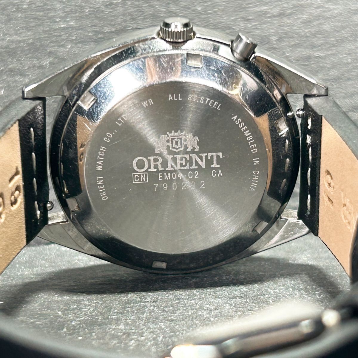 ORIENT オリエント スリースター EM04-C2 腕時計 自動巻き アナログ デイデイトカレンダー ブルー文字盤 ステンレススチール メンズ レザー_画像8
