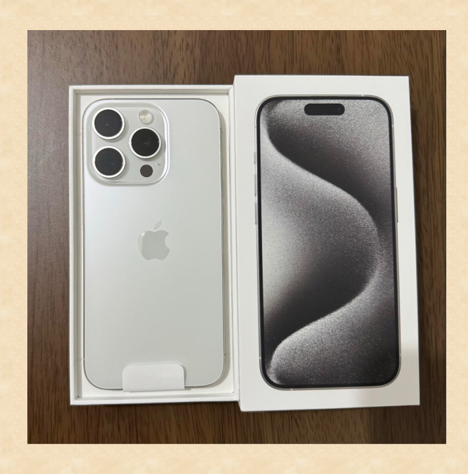 新品 iPhone 15pro 256GB ホワイト チタニウム SIMフリーの画像1