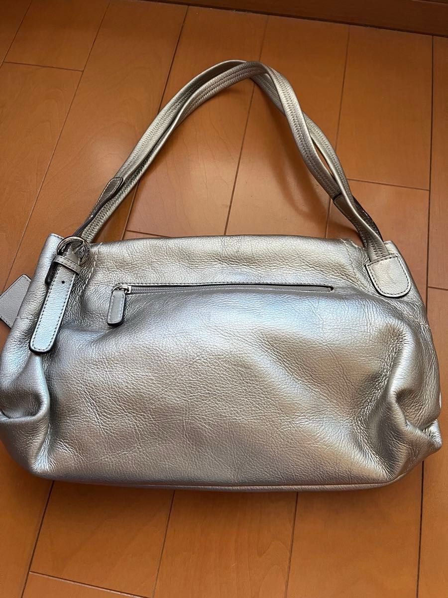 美品　Pelle Borsa ショルダーバッグ シルバー