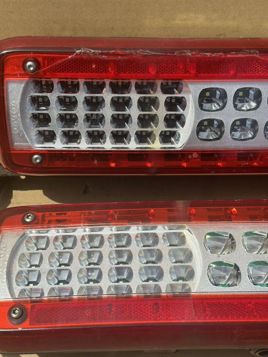 1001 UD純正 ボルボトラック VIGNAL LEDテールランプ 左右　LH RH　24V テールライト　トラック用_画像2