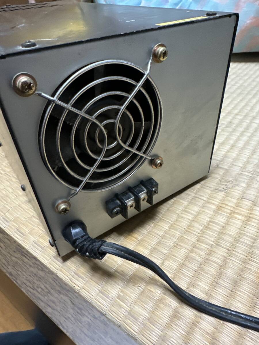 ALINCO アルインコ DC POWER SUPPLY DM-130MV 安定化電源　通電OK 現状品_画像3