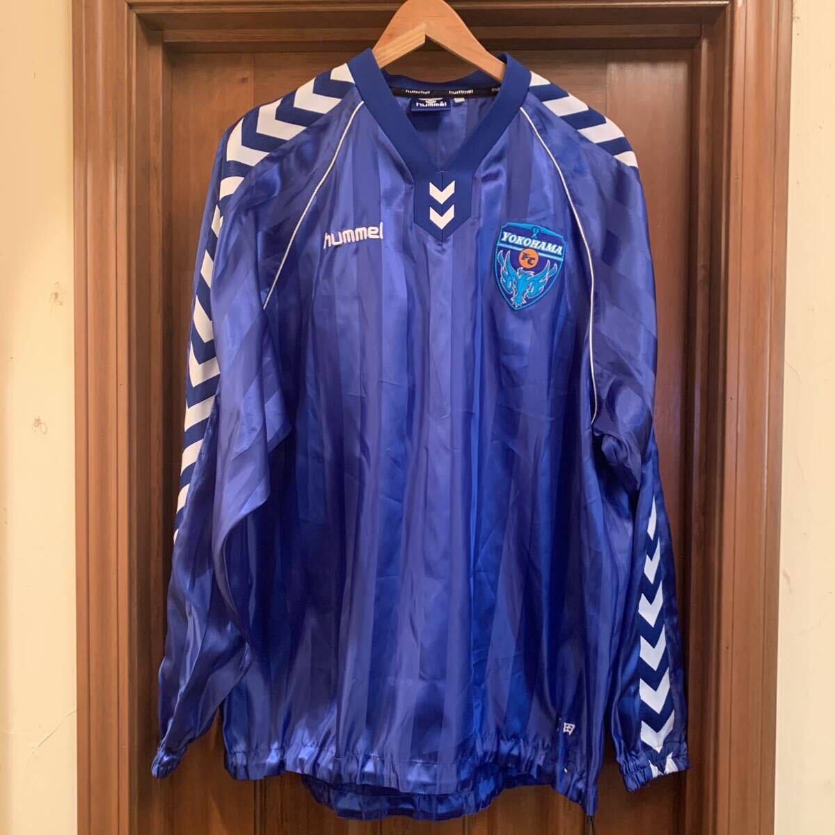 hummel/ヒュンメル/横浜FC/ナイロンピステ/ウインドブレーカー/ブルー/サッカー/Jリーグ/サイズL/ブロークコア/現状渡し_画像1