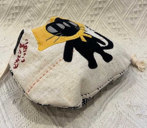 帽子をかぶったニャン(ネコ)7　巾着　ハンドメイド　