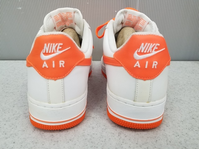 あ//J6775 【未使用・保管品】NIKE ナイキ エアフォース1 ホワイト＆オレンジ 27cm ナイキスニーカーの画像4