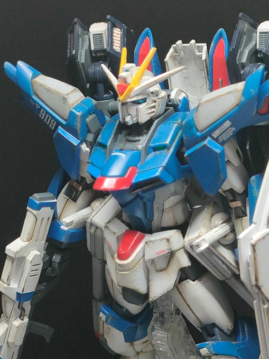 ガンプラ 完成品 HG ライジングフリーダムガンダム ウェザリング塗装済の画像1