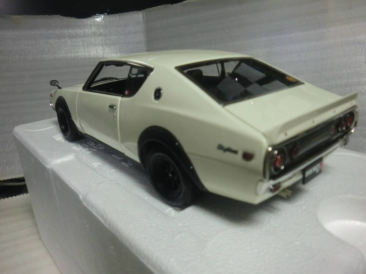 京商オリジナル 1/18 日産 スカイライン 2000 GT-R〔KPGC110〕ホワイトの画像5