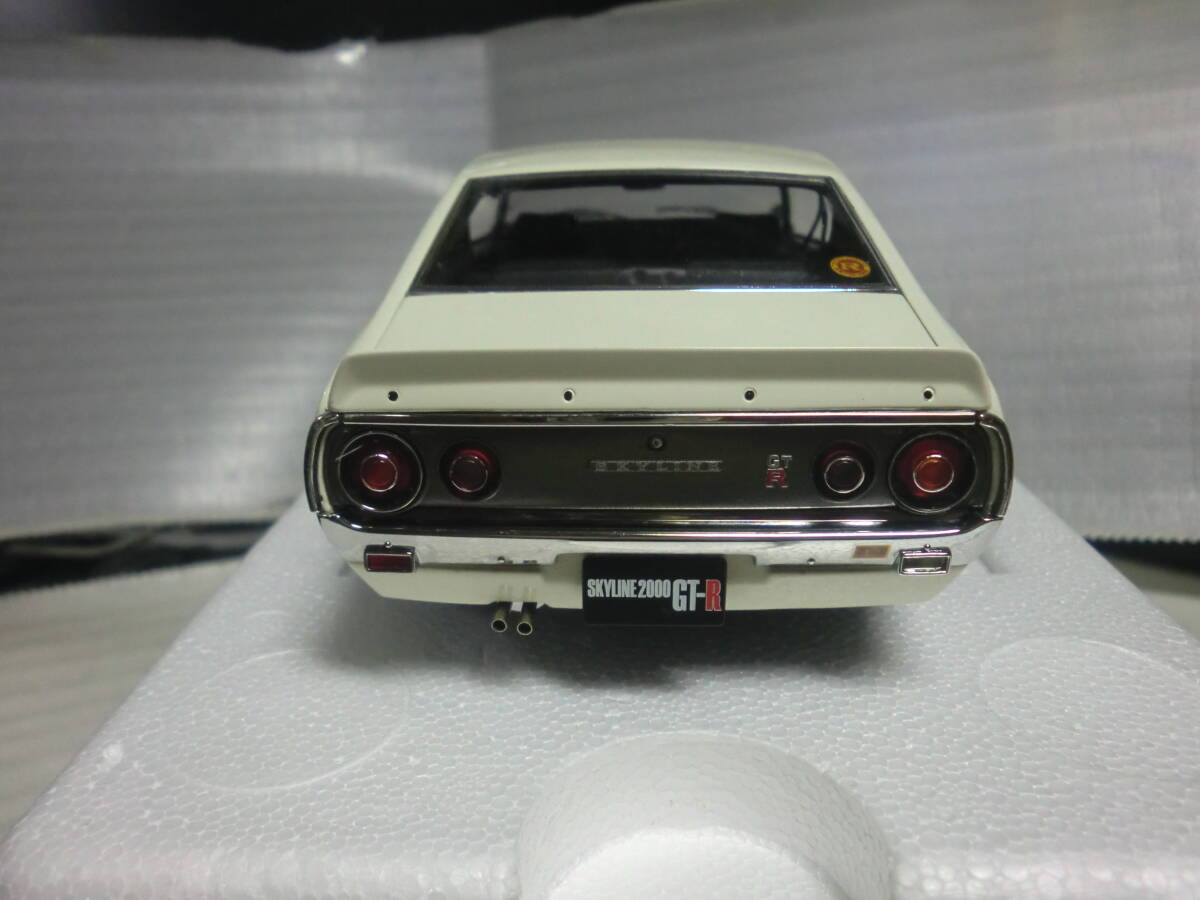 京商オリジナル 1/18 日産 スカイライン 2000 GT-R〔KPGC110〕ホワイトの画像6