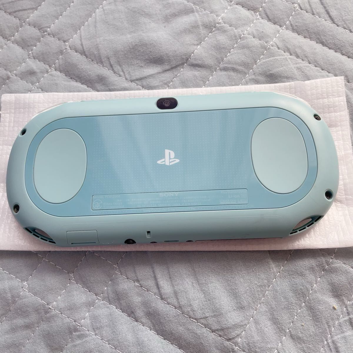 PS Vita 2000 本体 ￤ Wi-fiモデル ￤ ライトブルー