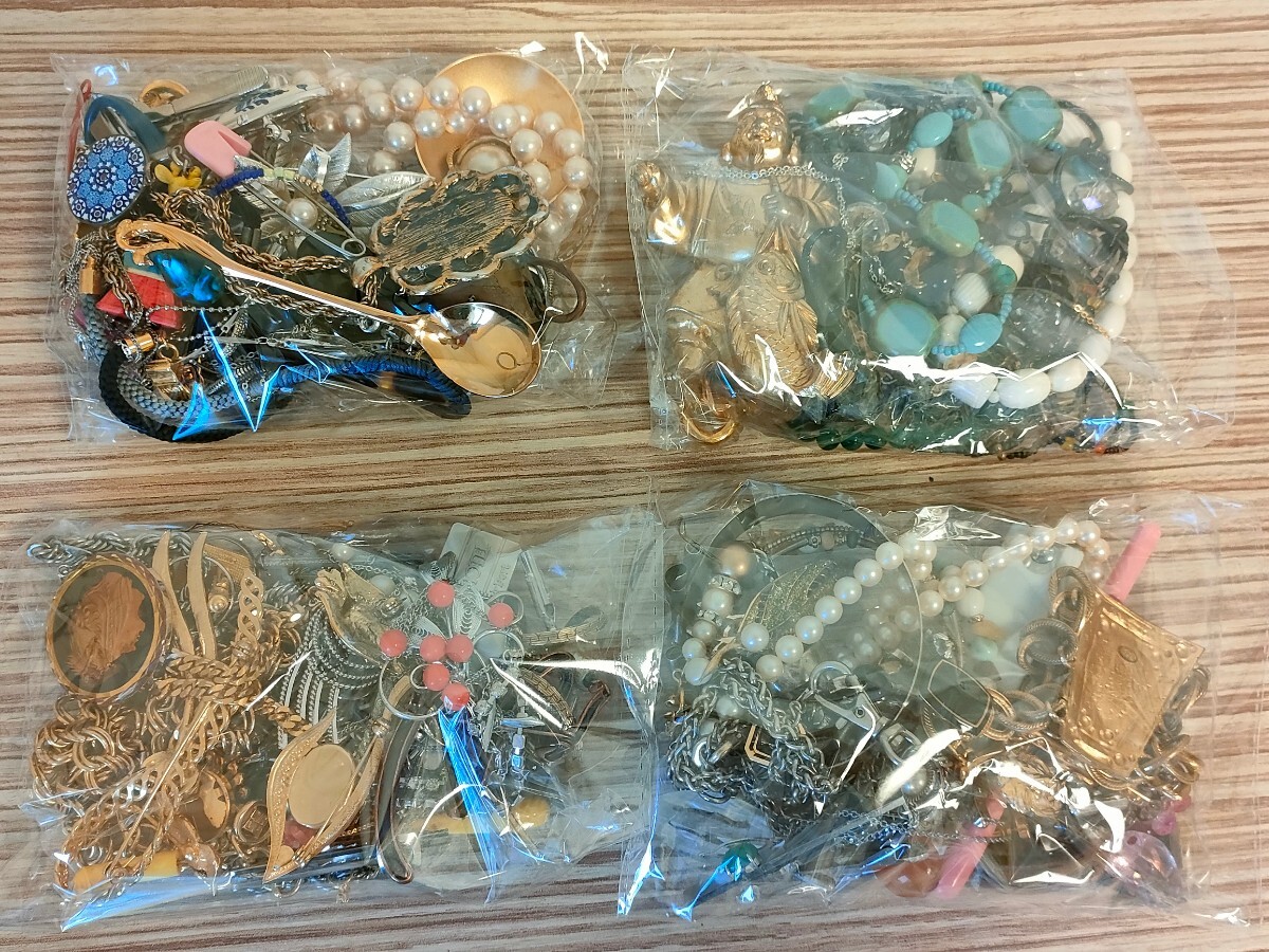 034 遺品整理品 アクセサリー ネックレス 指輪 など色々まとめの画像1