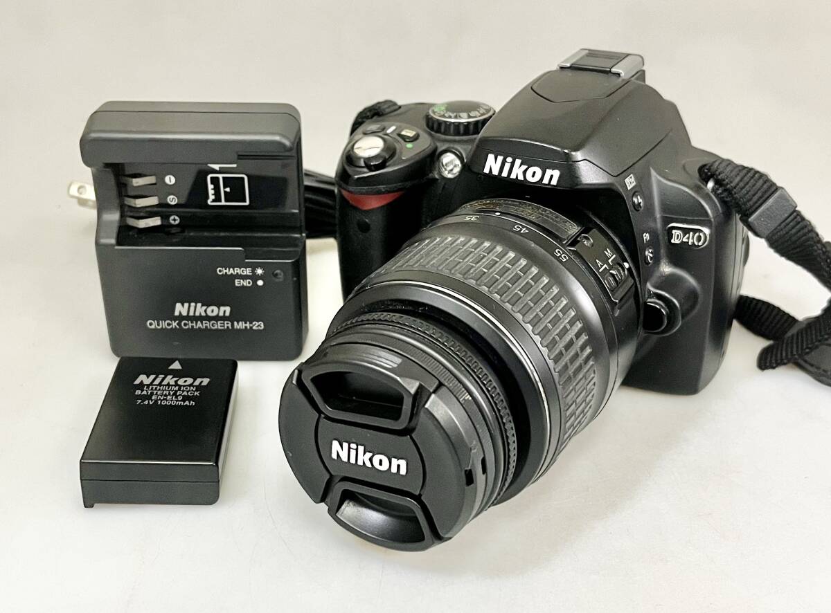 ☆ Nikon ニコン D40 デジタル一眼レフカメラ ＋ 標準レンズ AF-S DX NIKKOR ED 18-55mm F3.5-5.6 G II バッテリーチャージャー付き ★の画像1