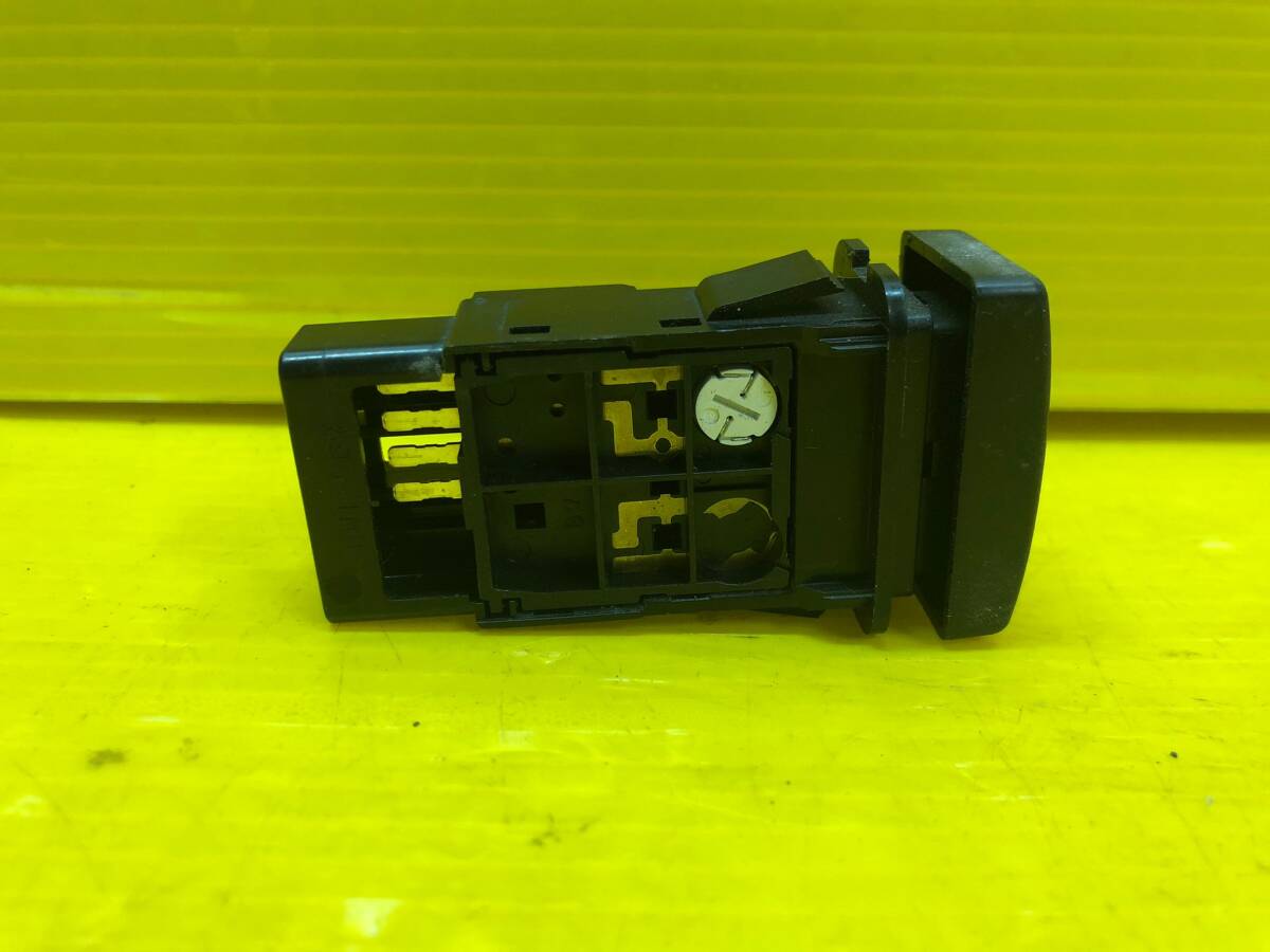  Nissan Lafesta CWFFWN other switch 15A469 (12408)