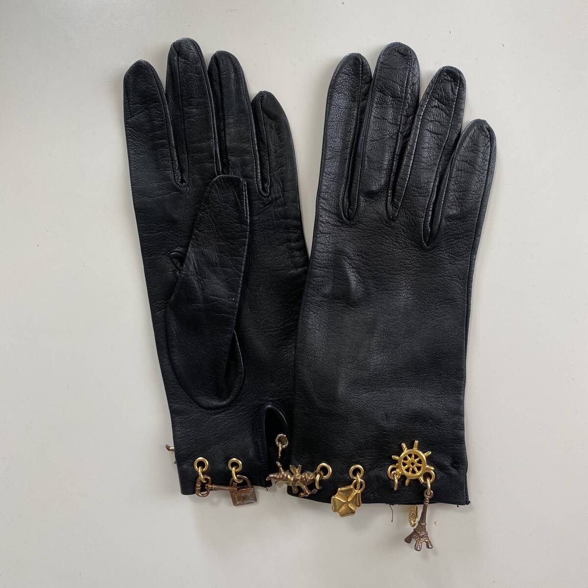 [ beautiful goods ] lady's size leather glove black black leather gloves Gold charm attaching size 7 lining less 