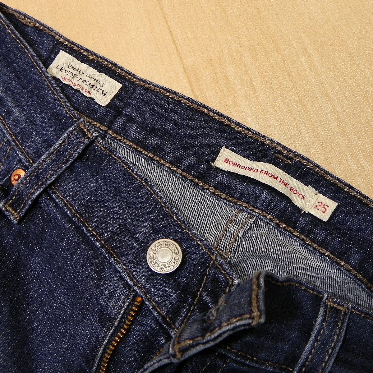 -460★ リーバイス Levi's BORROWED FROM THE BOYS スキニージーンズ レディース 25インチ ストレッチ スキニーデニム 即決 ★_画像2