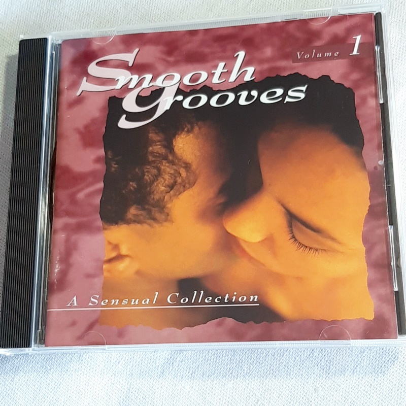 V.A.「Smooth Grooves:A Sensual Collection Volume.1」＊Earth,Wind and Fire,Heatwave,The O'jays,Larry Graham,Manhattans and more_画像1