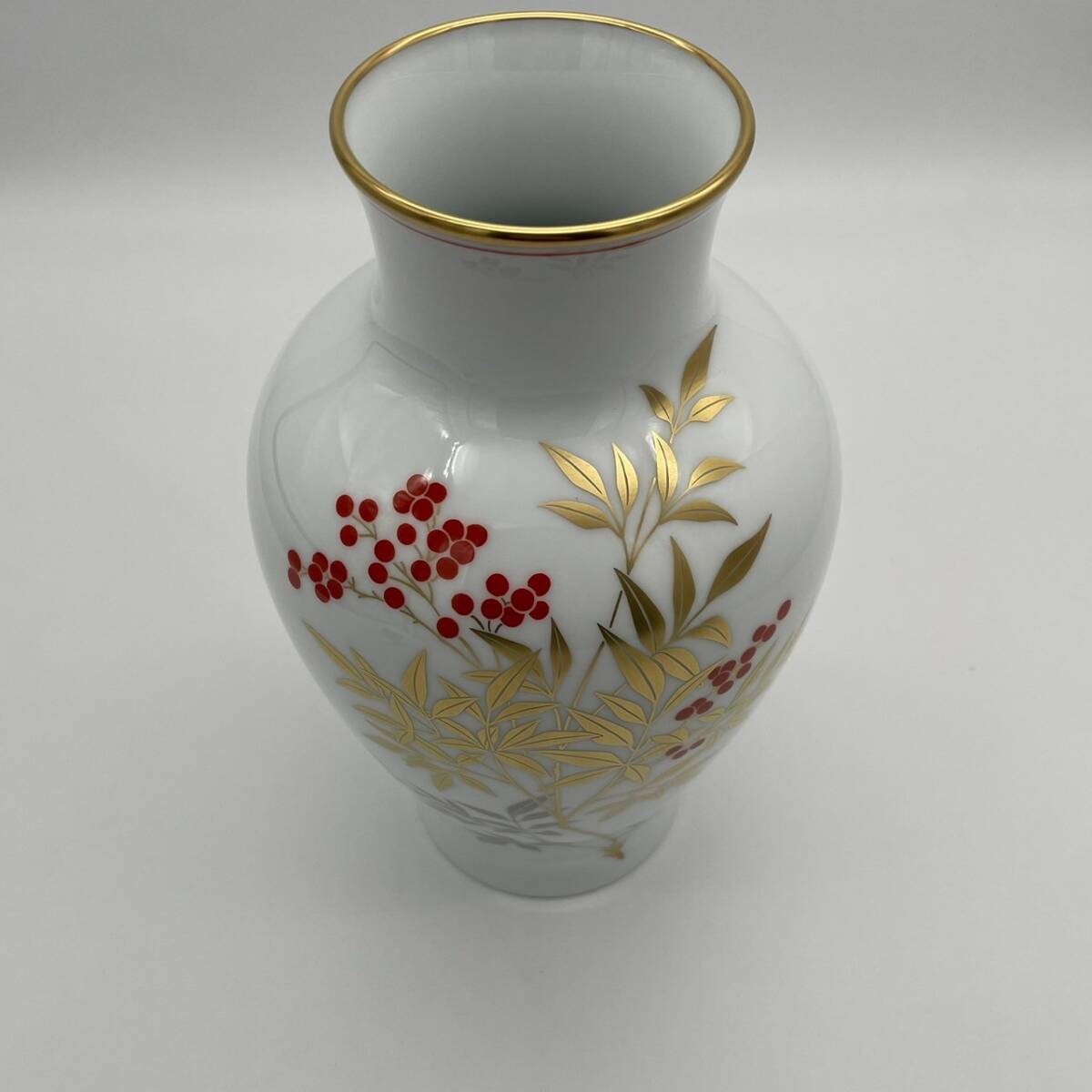 EY0318-6 大倉陶園 OKURA CHINA 金彩 花瓶 花器 花入れ フラワーベース 陶器 ケース付き 未使用品 H27.5cm W16cm 口径9cm 100サイズ_画像4