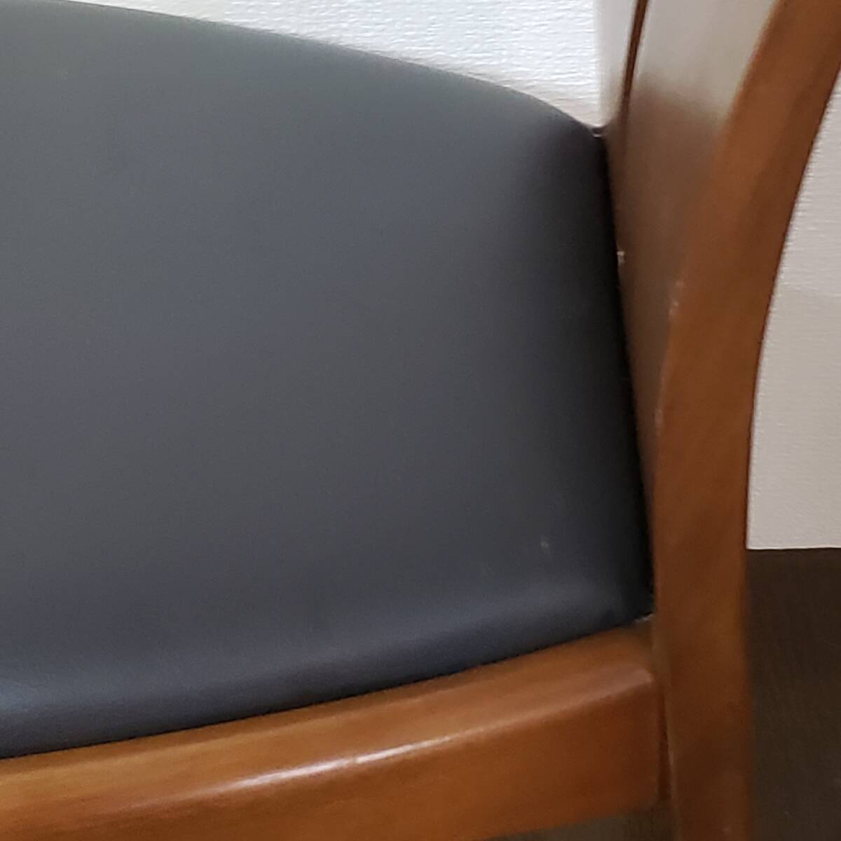 J-696 OTSUKA大塚家具 ダイニングチェア 椅子 サイズ幅52㎝ 奥行58㎝ 高さ100㎝座面高さ42㎝_画像9