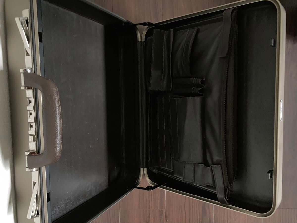 RIMOWA リモワ アタッシュケース チタニウム プレミアムカラー RIMOWA リモワ アタッシュケース チタニウム プレミアムカラー
