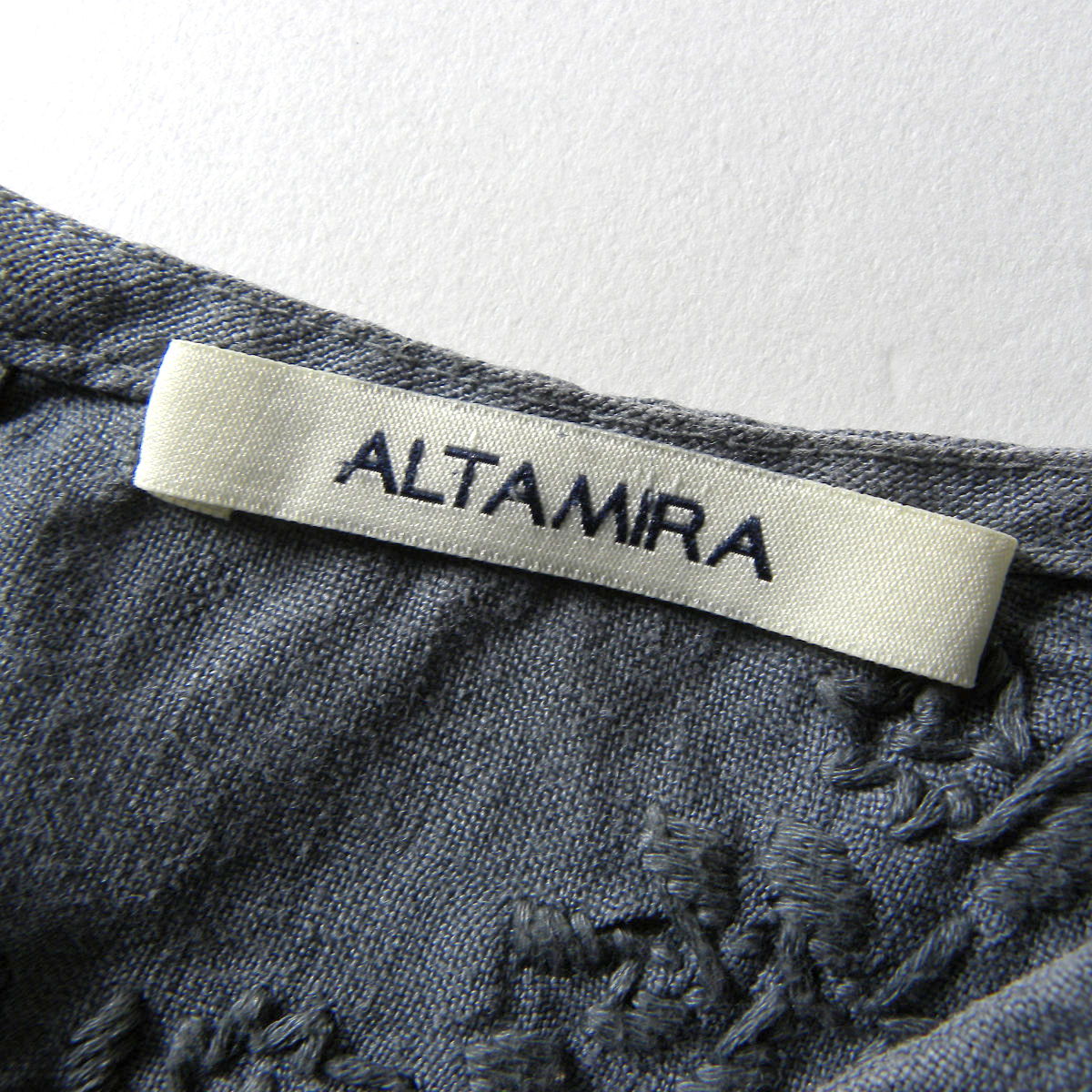 アルタミラ ALTAMIRA 優しげな刺繍がアクセント サラリと涼しいリネンチュニック ゆったりシルエット 手洗い可 インド製 l0404-12の画像7