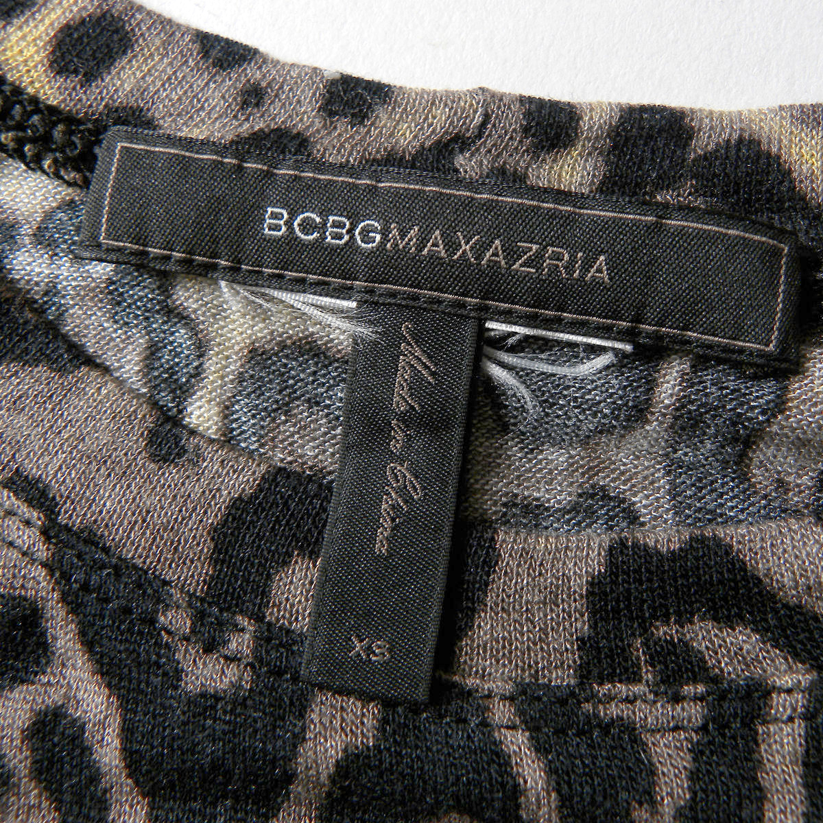 ビーシービージーマックスアズリア BCBG MAXAZRIA ソフトな肌触りで着心地がいい ヒョウ柄 レオパードプリントトップス 長袖 XS l0415-15_画像3